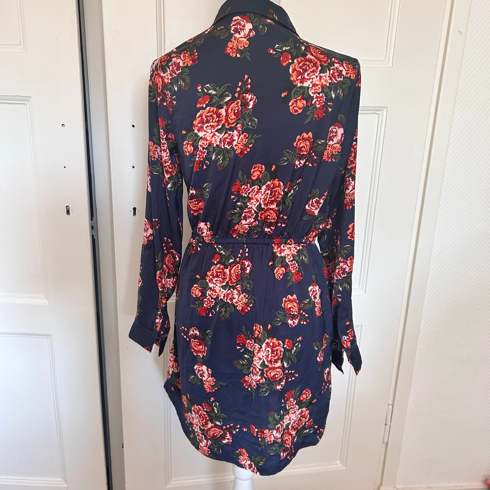 H&M Divided Vestido Estampa Floral Azul Escuro Rosas – Tamanho 38 – photo 5